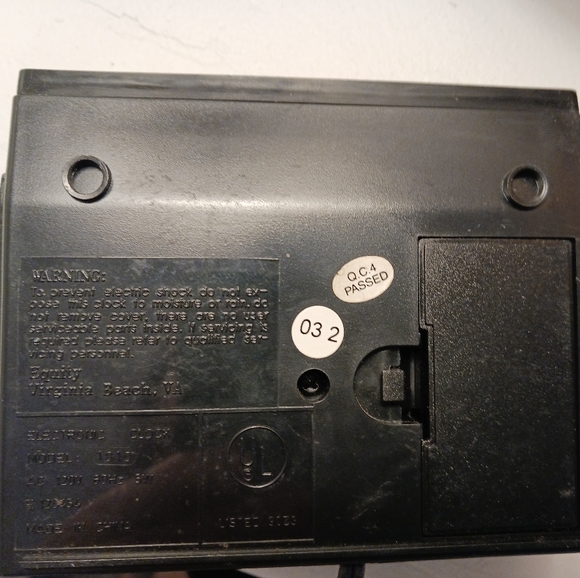 Vintage Equity Solid State Mini Clock Radio - Picture 4 of 4